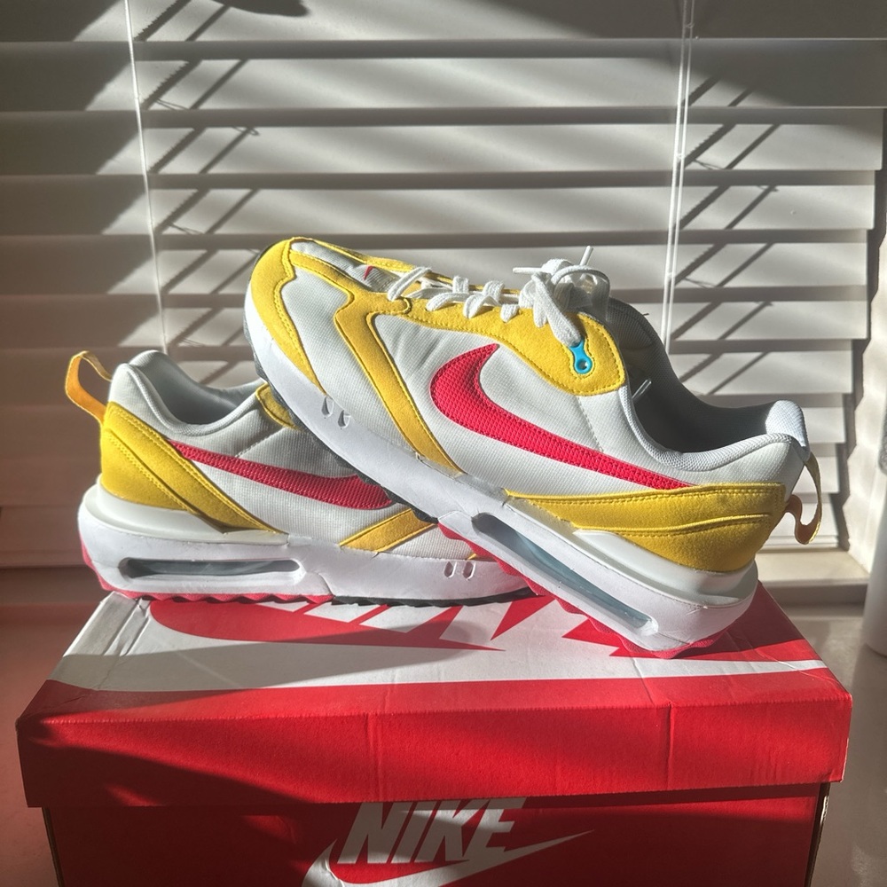 Nike Men’s White Yellow Sneakers with Pink Swoosh